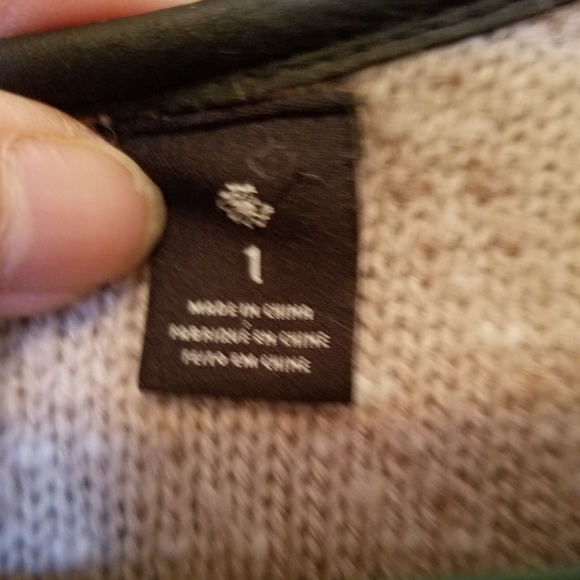 Sweater - Picture 4 of 4